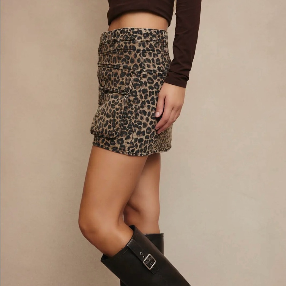 Le Lis Mid-Rise Pocket Detail Leopard Print Mini Skirt - Picture 3 of 6